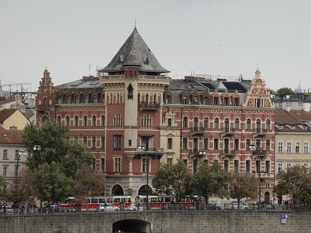 捷克布拉格：斯美塔那滨河路图片下载