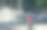 两名男子在安哥拉罗安达的繁忙街道上骑摩托车，正值白天。图片下载