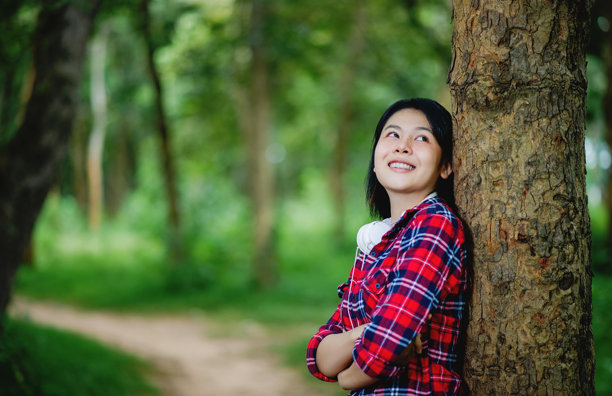 自由生活，每天快乐，微笑着，乐观向上。图片下载