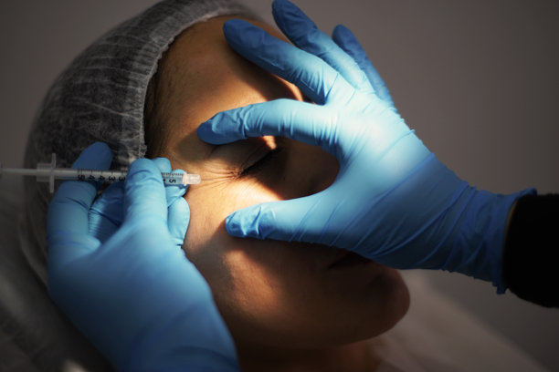 面部美容手术治疗，使用肉毒杆菌和填充剂，库存照片图片下载