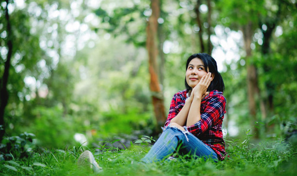 自由生活，每天快乐，微笑并感到幸福，保持乐观。图片下载