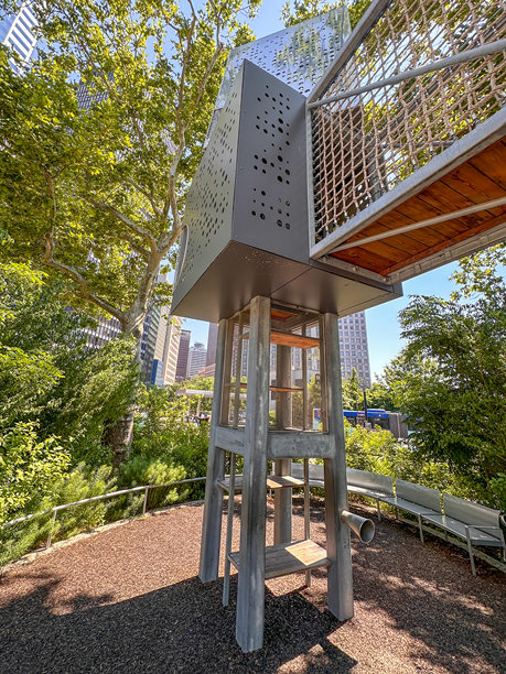 纽约市电池公园游乐场的现代游乐场。图片下载