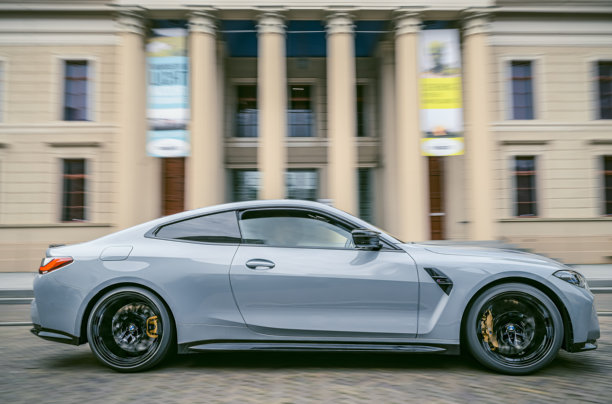 宝马M4性能轿跑车图片下载