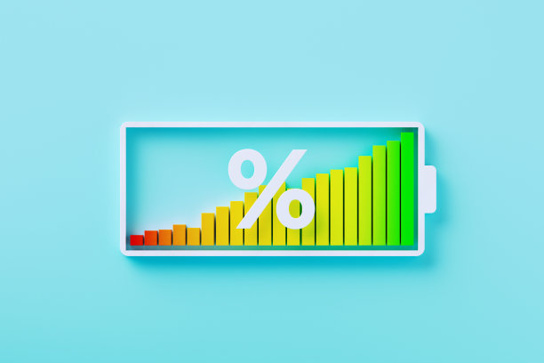 蓝色背景上的百分号和电池符号图片下载