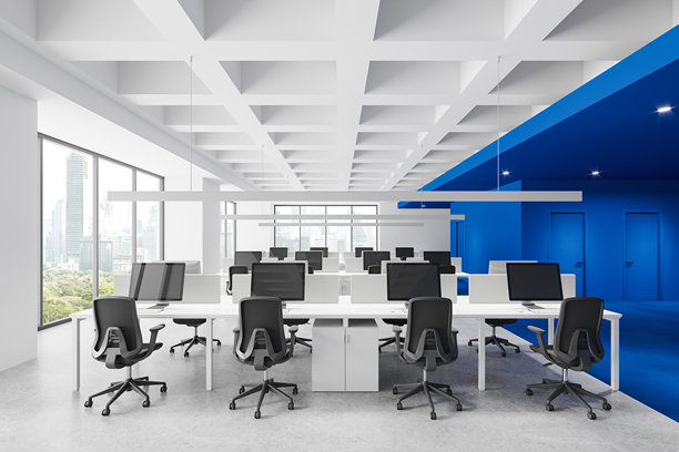 色彩丰富的共享办公空间，桌上有电脑，配有全景窗户图片下载