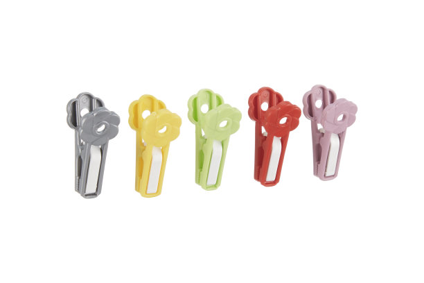 白色背景上的衣夹图片下载