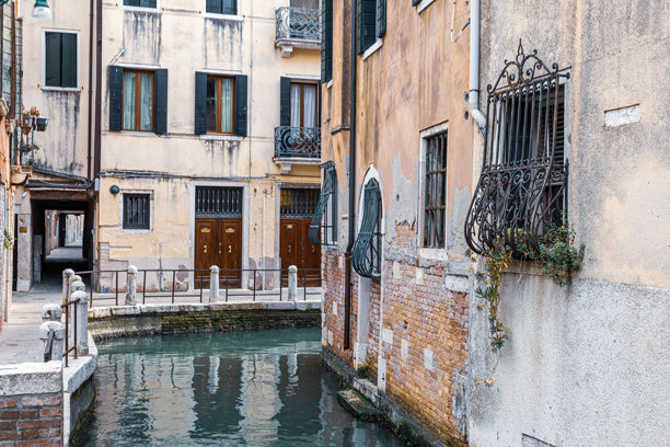意大利威尼斯美丽的运河街道图片下载