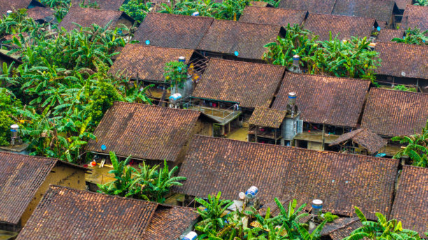 越南高平的古老岩石村庄的鸟瞰图。侬安民族的龙日古砖村。图片下载