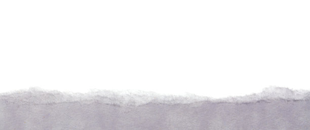 撕裂的纸板纸，边缘破损，孤立在白色背景上图片下载