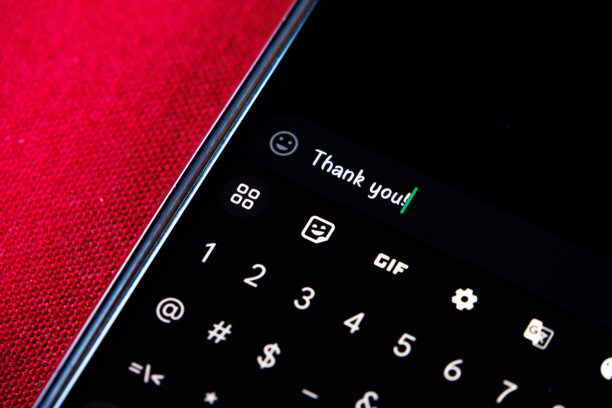 手机屏幕上的感谢信息图片下载