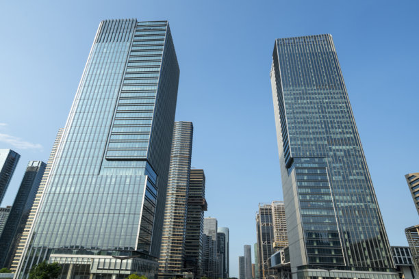 这座摩天大楼位于中国杭州的世界金融中心。图片下载