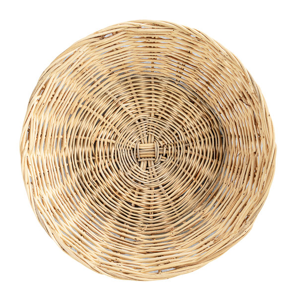 白色背景上孤立的棕色藤编圆形篮子俯视图，带有抠图路径图片下载