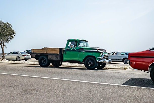 1957年GMC 250平板皮卡图片下载