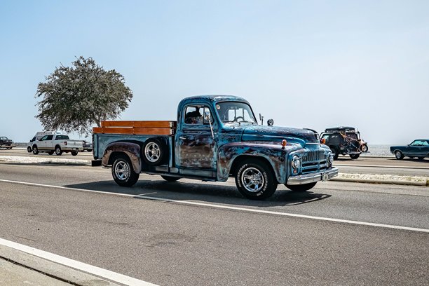 1952年国际收割机L-110系列皮卡车图片下载