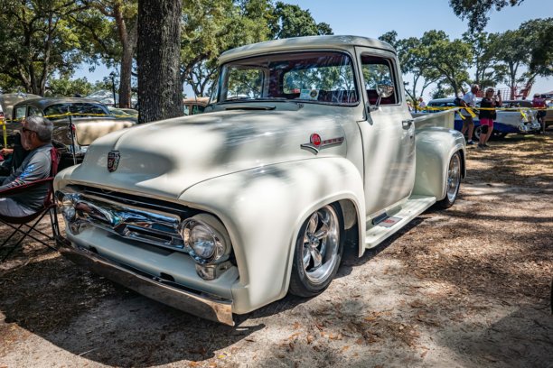 1956年福特F-100皮卡车图片下载