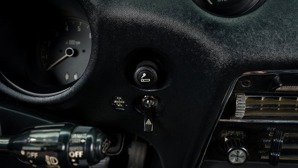 1972年橙色跑车图片下载