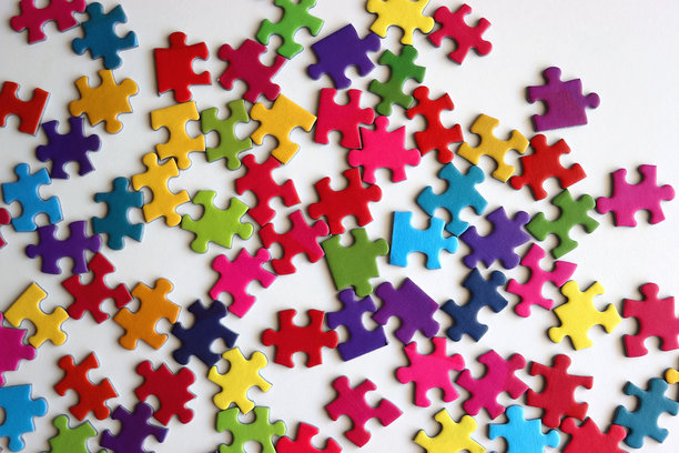 五彩缤纷的拼图块图片下载