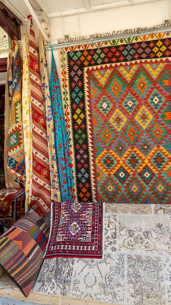 土耳其卡斯的地毯店。土耳其纪念品。东方风格的家居装饰。竖版图片图片下载