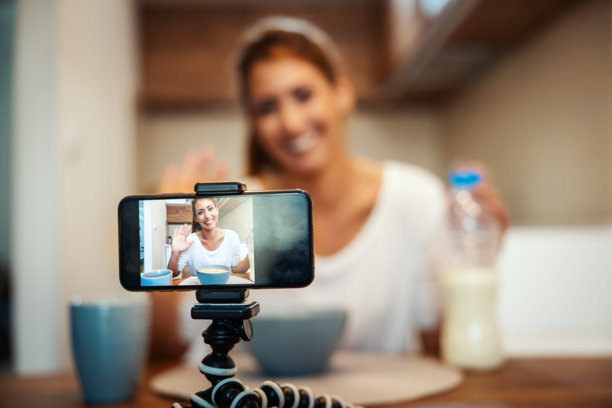 保持联系就是保持快乐图片下载