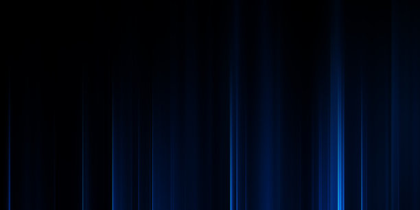 运动光效用于横幅。蓝色线条。在黑暗背景下的速度效果。图片下载