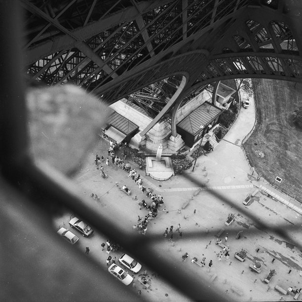 1996年2月巴黎街景黑白照片图片下载