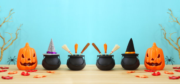 万圣节图片：木桌上的南瓜图片下载