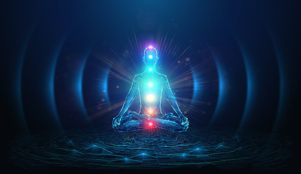 漂浮在莲花瑜伽姿势中的人体抽象插画，具有低多边形风格的发光脉轮点。蓝色几何背景通过线框连接结构描绘了心理健康和冥想的概念图片下载