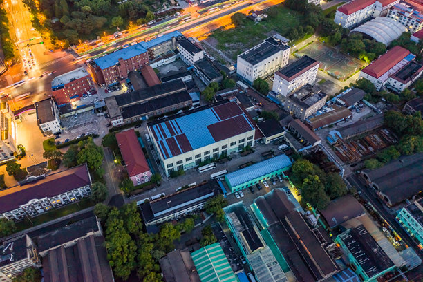 黄浦江的航拍照片，货运码头，上海，中国，亚洲。图片下载