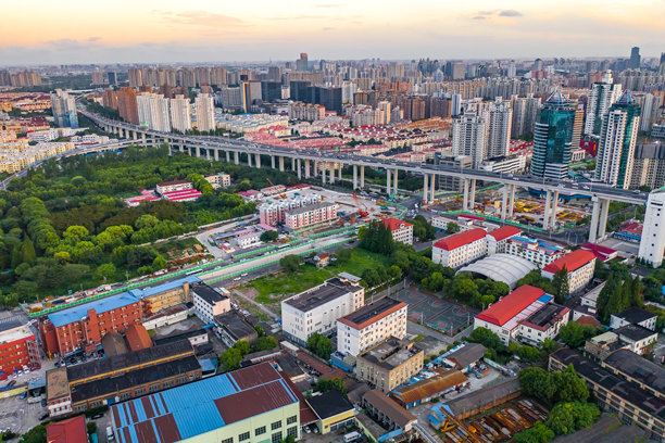 黄浦江的航拍照片，货运码头，上海，中国，亚洲。图片下载