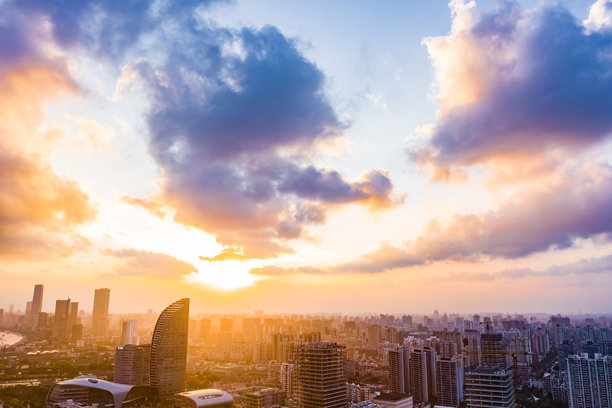 黄浦江的航拍照片，上海城市天际线，中国，亚洲。图片下载