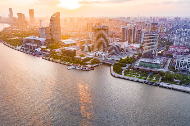 黄浦江的航拍照片，上海城市天际线，中国，亚洲。图片下载