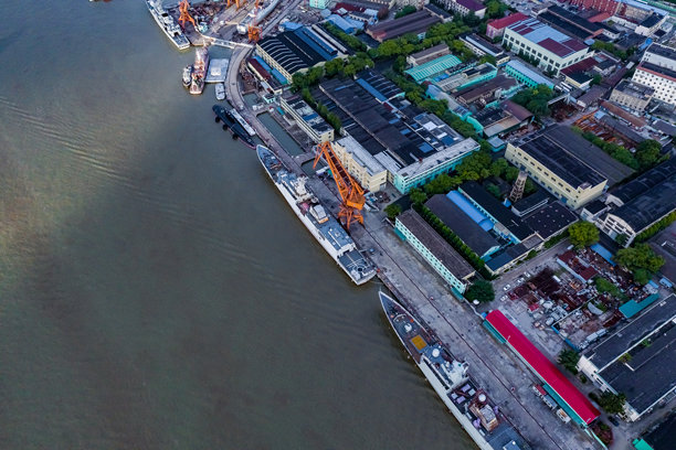 黄浦江的航拍照片，货运码头，上海，中国，亚洲。图片下载