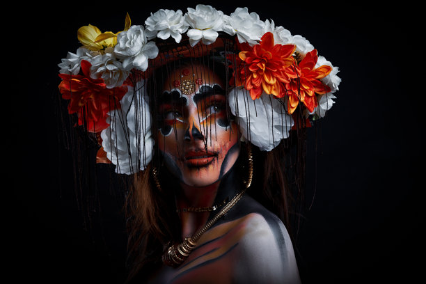 真实的圣死神万圣节妆容女人照片图片下载