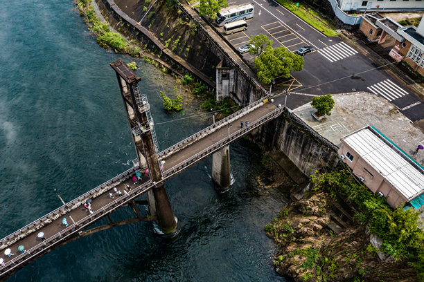 中国浙江省杭州市建德市新安江水电站的航拍照片，千岛湖。图片下载