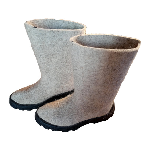 瓦伦基，温暖的灰色毛毡冬季羊毛靴，带橡胶鞋底 - 设计用的孤立彩色照片图片下载