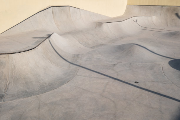 滑板公园特写照片 | 详细的滑板公园图片下载