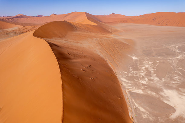 从上方看到的纳米布沙漠中的45号沙丘，航拍照片，纳米比亚，非洲图片下载