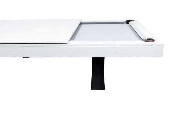 白色台球桌。美丽的台球桌孤立在白色背景上。用于玩台球的桌子图片，背景为白色。室内游戏物品的图片。图片下载