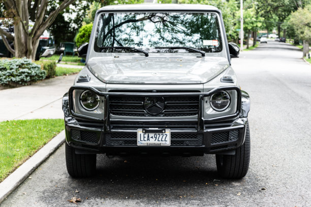 2021年梅赛德斯-奔驰G550汽车，也称为G-Wagen越野车，前视图图片下载