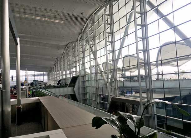 广州白云国际机场第二航站楼的值机大厅主入口 - 2024年9月29日 - 股票图片图片下载