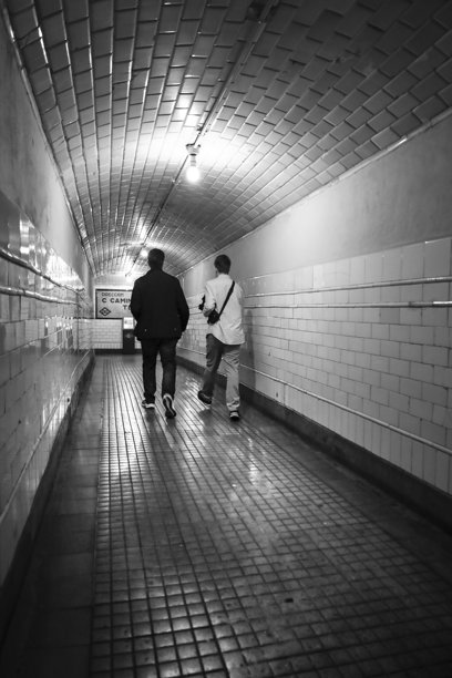 查伯里鬼站的隧道，马德里市第一条开通的地铁线路图片下载