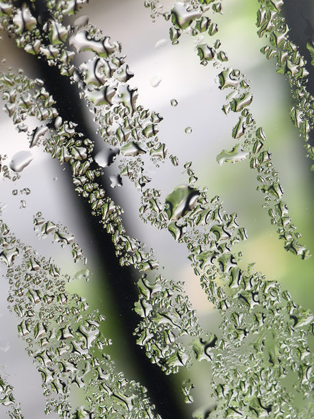 Vivo x100s Pro拍摄的玻璃上水珠的微距照片图片下载