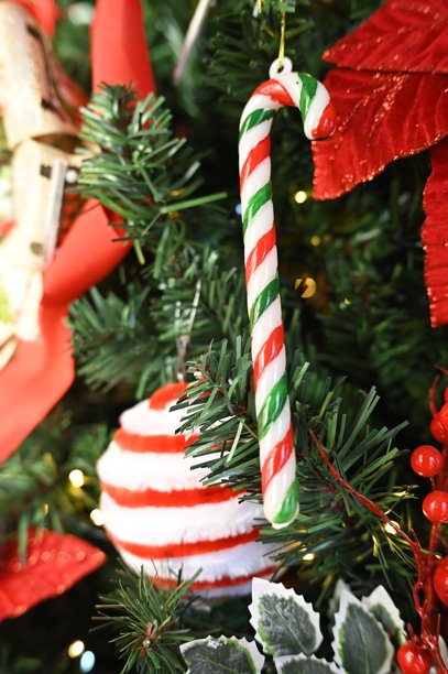 圣诞装饰布置，圣诞老人，鲜花，雪，礼物，模糊区域，节日礼物图片图片下载