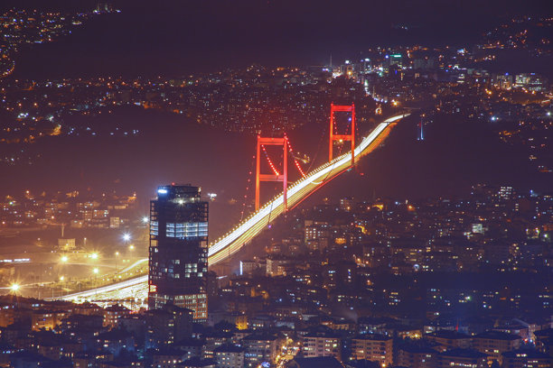 法提赫·苏尔坦·穆罕默德大桥夜景照片，贝尤克斯，伊斯坦布尔，土耳其图片下载