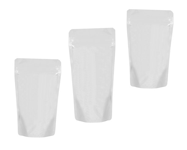 白色背景上的塑料包装袋图片下载