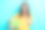 特写照片：年轻可爱女性穿着橙色T恤，做出安静的手势，手持秘密礼物，背景为青色。图片下载