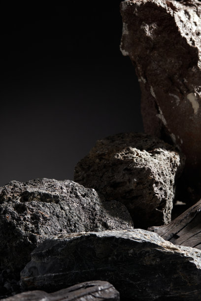 男性产品广告照片模板，炭黑主题。图片下载