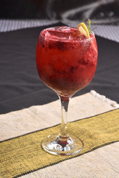 红色和柑橘水果饮料，清爽的天然果汁图片图片下载