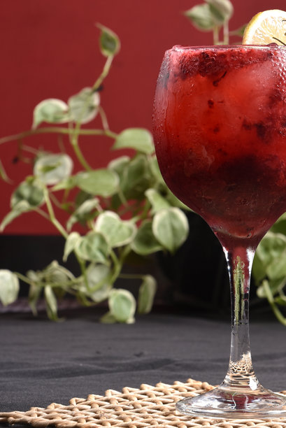 红色和柑橘水果饮料，清爽的天然果汁图片图片下载