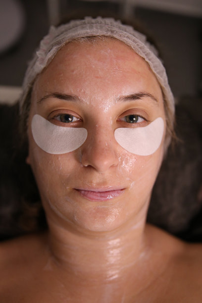 美容院的睫毛提升。美容护理。库存照片图片下载